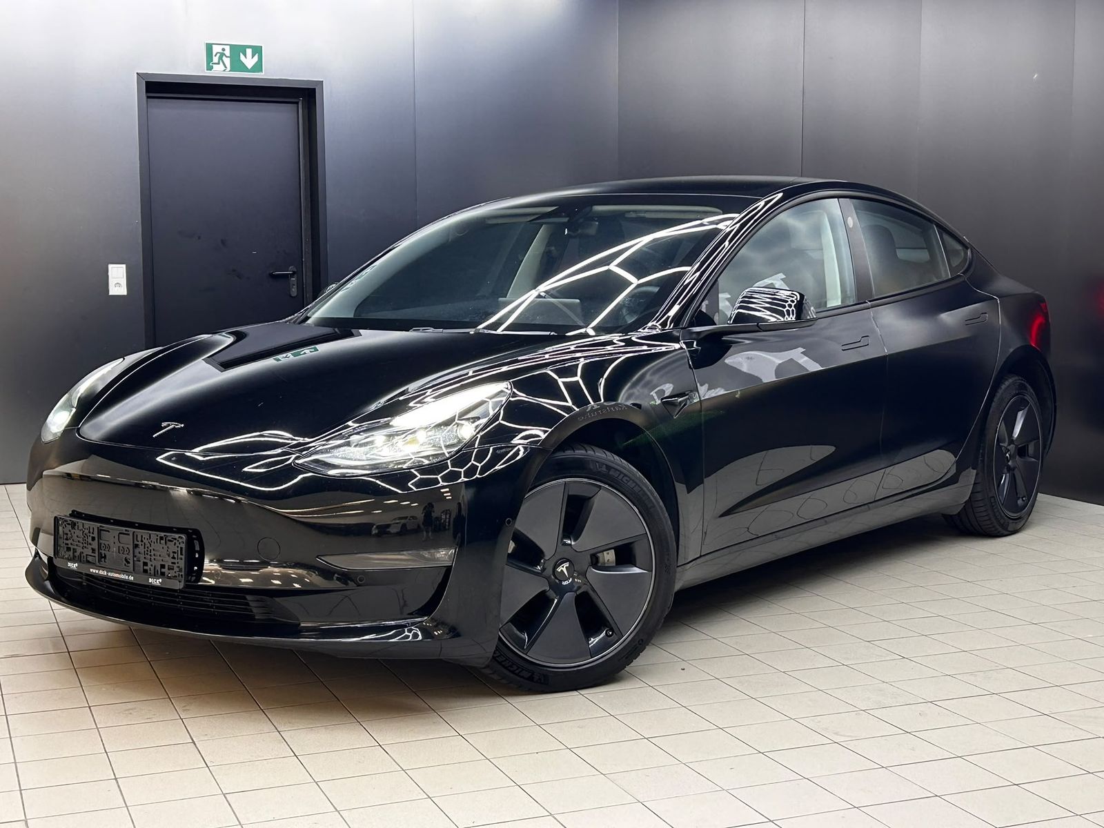 Fahrzeugabbildung Tesla Model 3 Long Range Dual AWD PANO+LED+NAV+SHZ+KAM