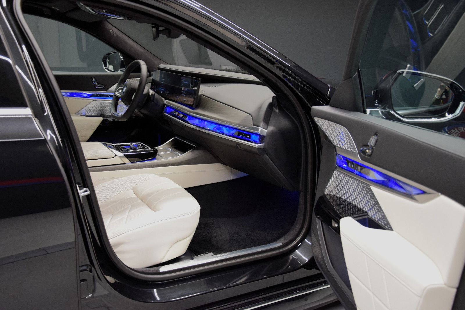 Fahrzeugabbildung BMW i7 xDrive 60 Design Pure Exce Fond-Ent. Kristall