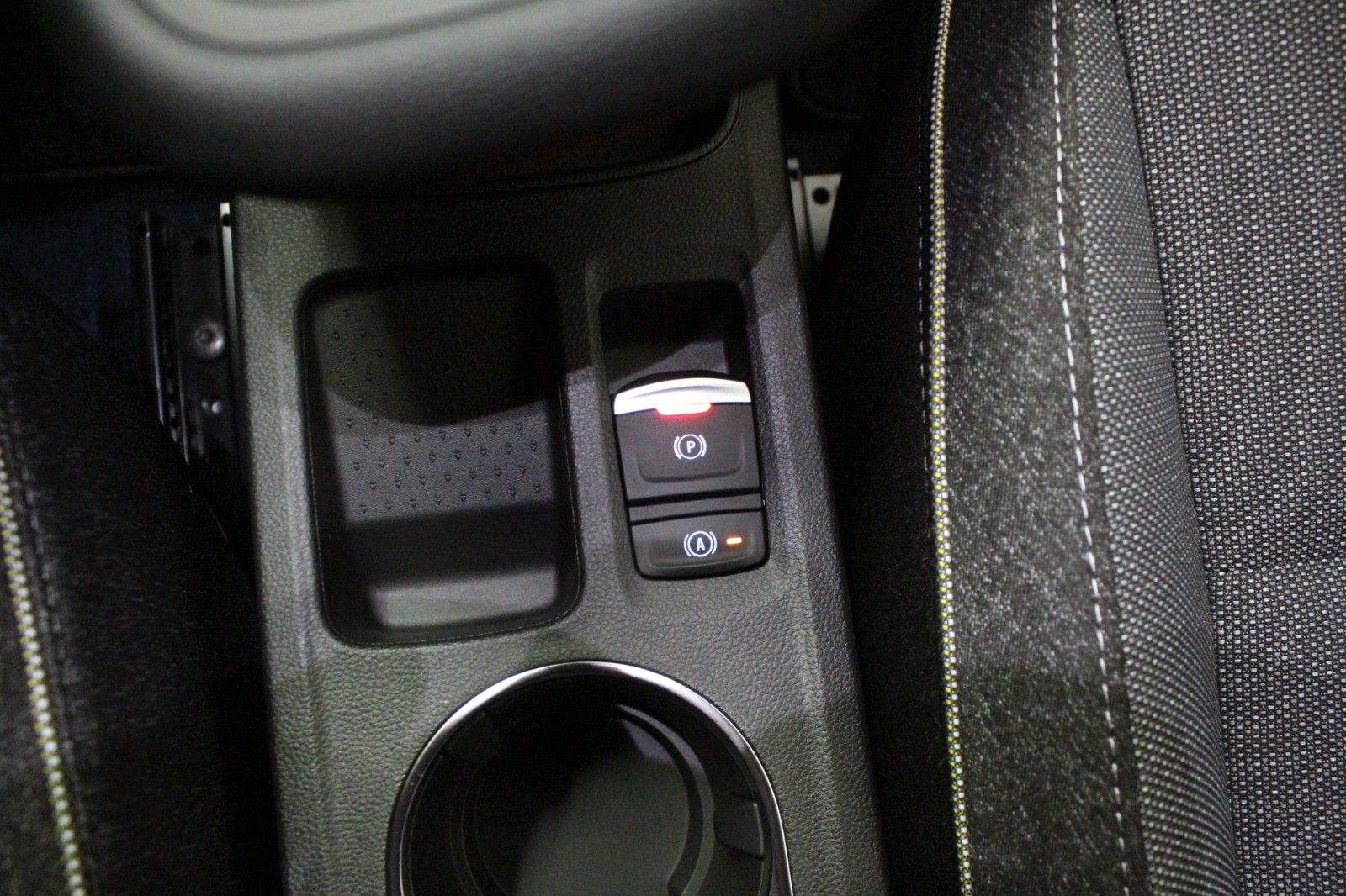 Fahrzeugabbildung Renault Captur Mild Hybrid 140 Techno *Navi* Sitzhzg*