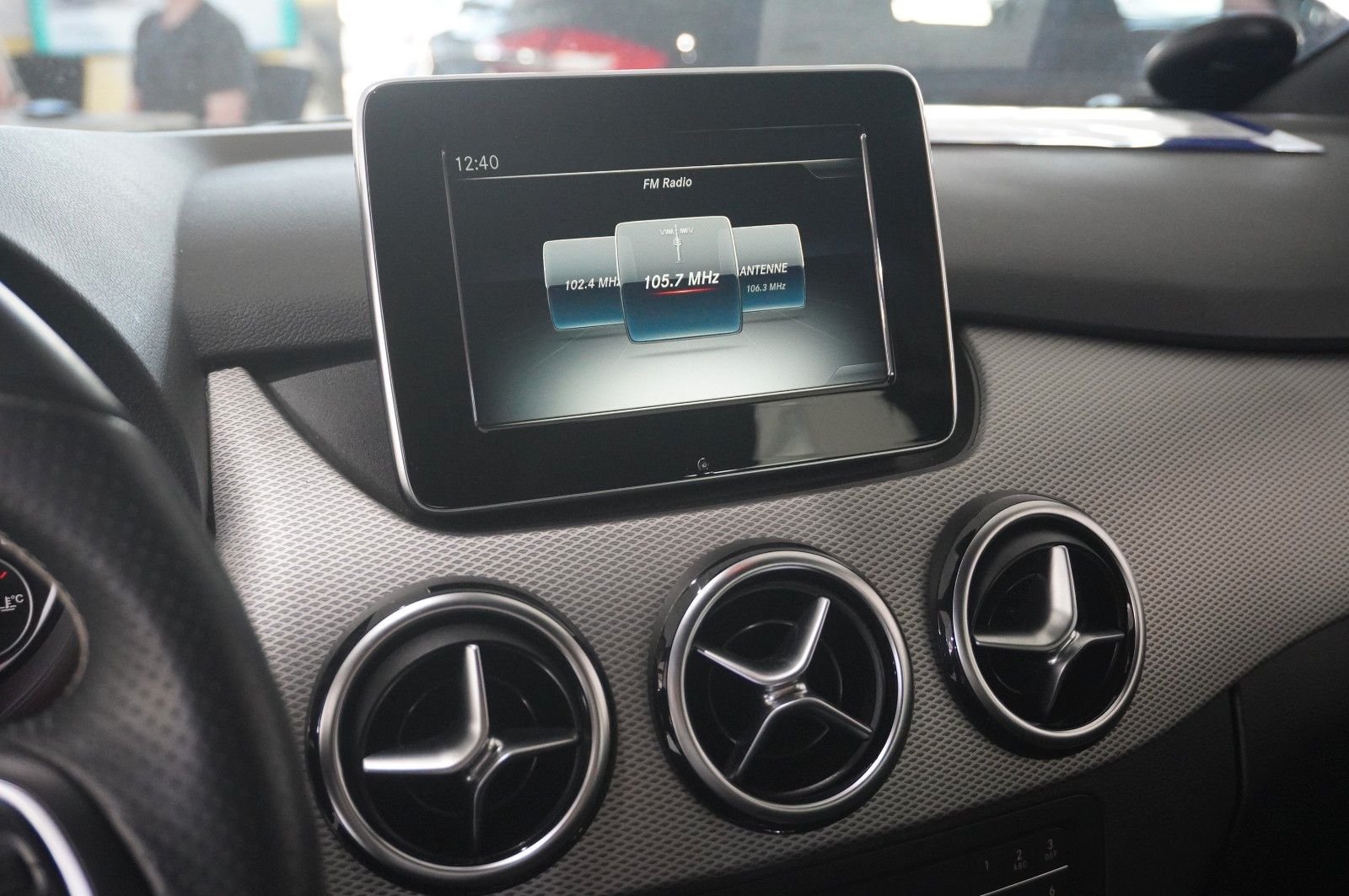 Fahrzeugabbildung Mercedes-Benz B 200 URBAN NAVI/LED/SHZ/PDC/TEMP./LEDER/KLIMA