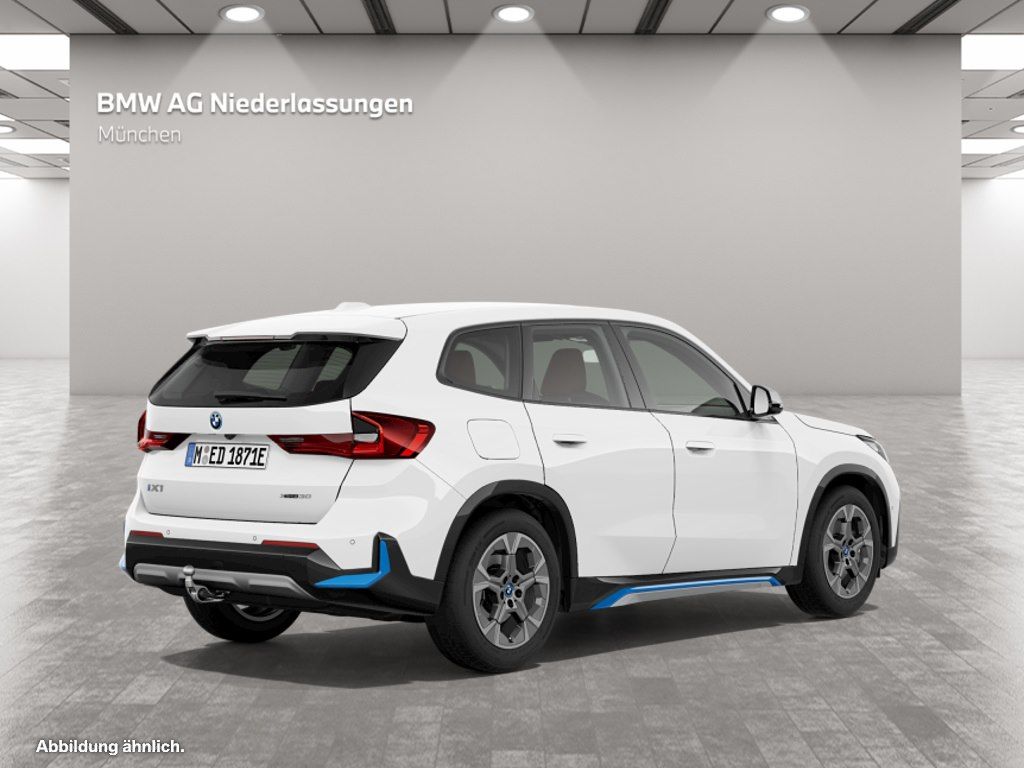 BMW iX1 xDrive30 AHK LiveCockpitProf Head-Up Kamera foto 2