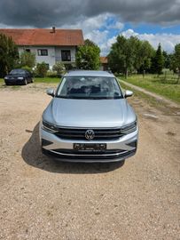 Volkswagen Tiguan - 1