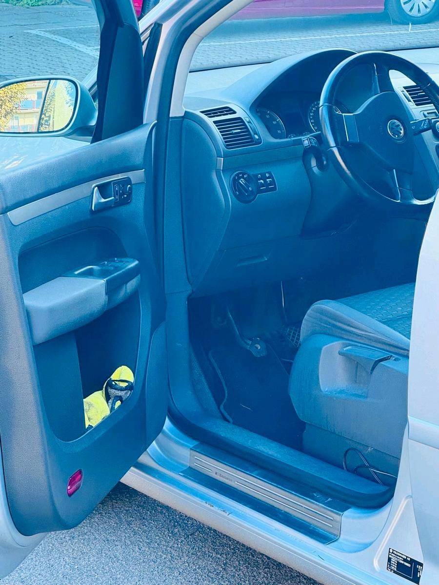 Volkswagen Touran 2008 — photo 13