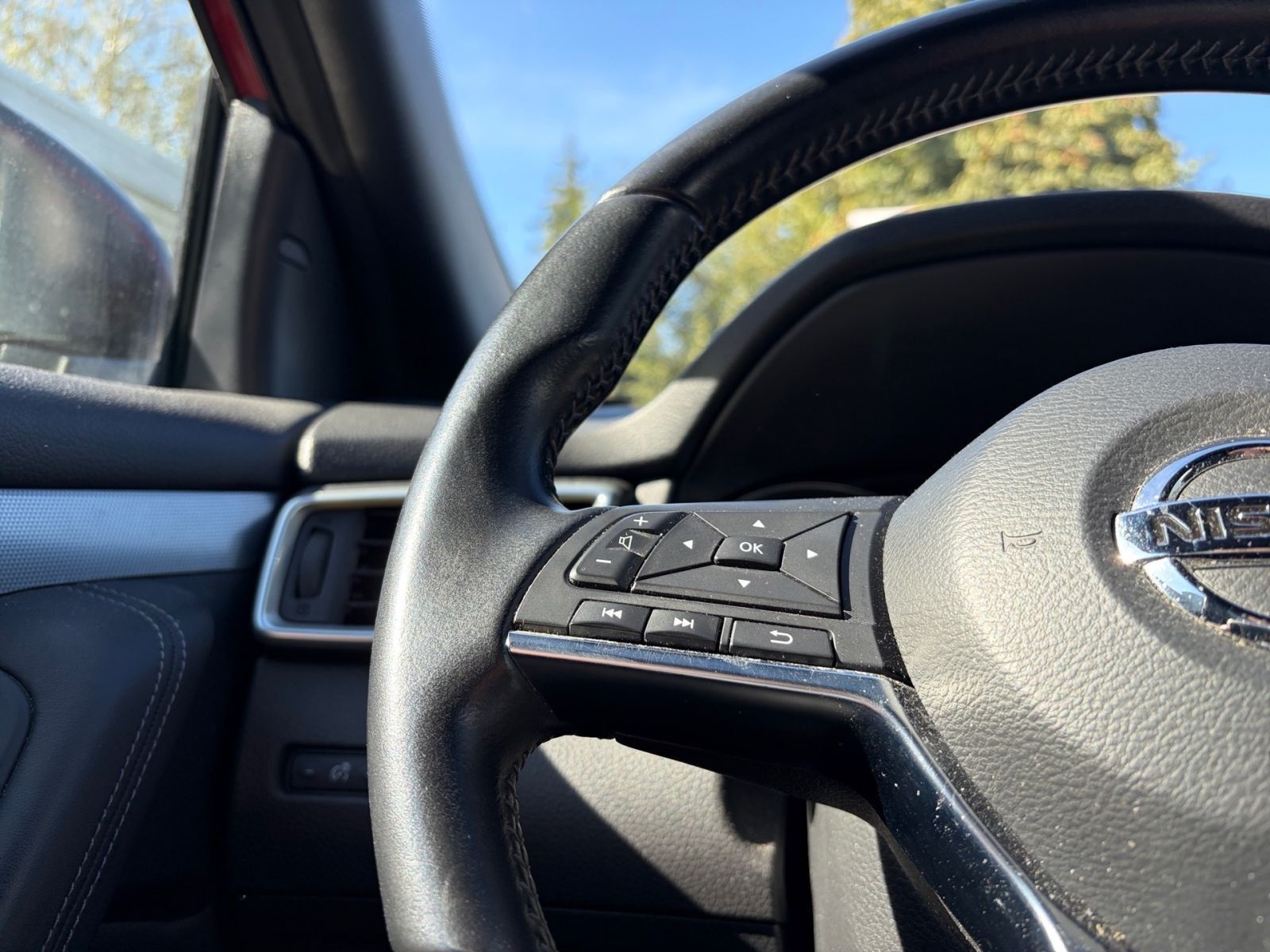 Fahrzeugabbildung Nissan Qashqai 1.3 DIG-T 103 kW Tekna + 4x2*Navi*360°Ka