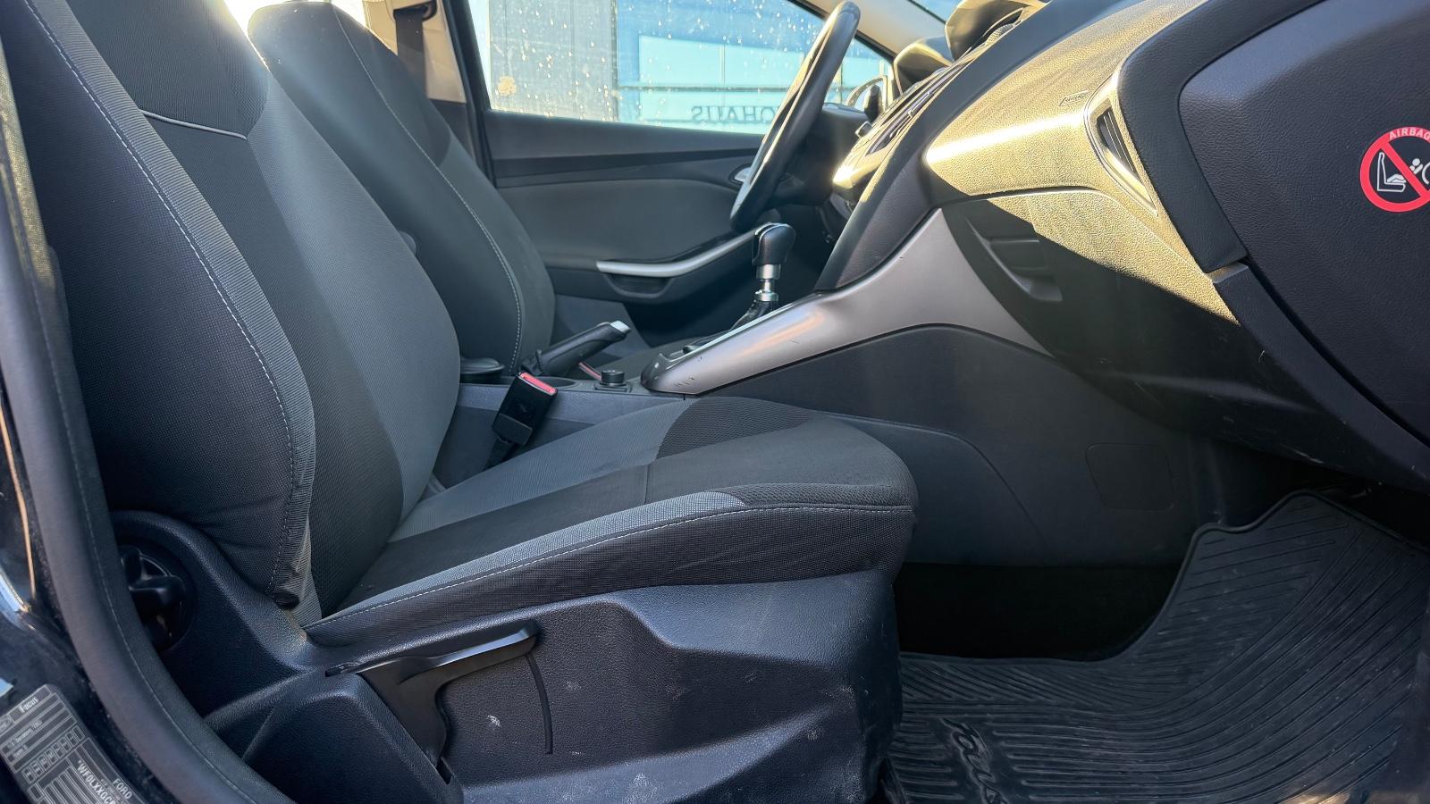 Ford Focus 2013 — photo 27