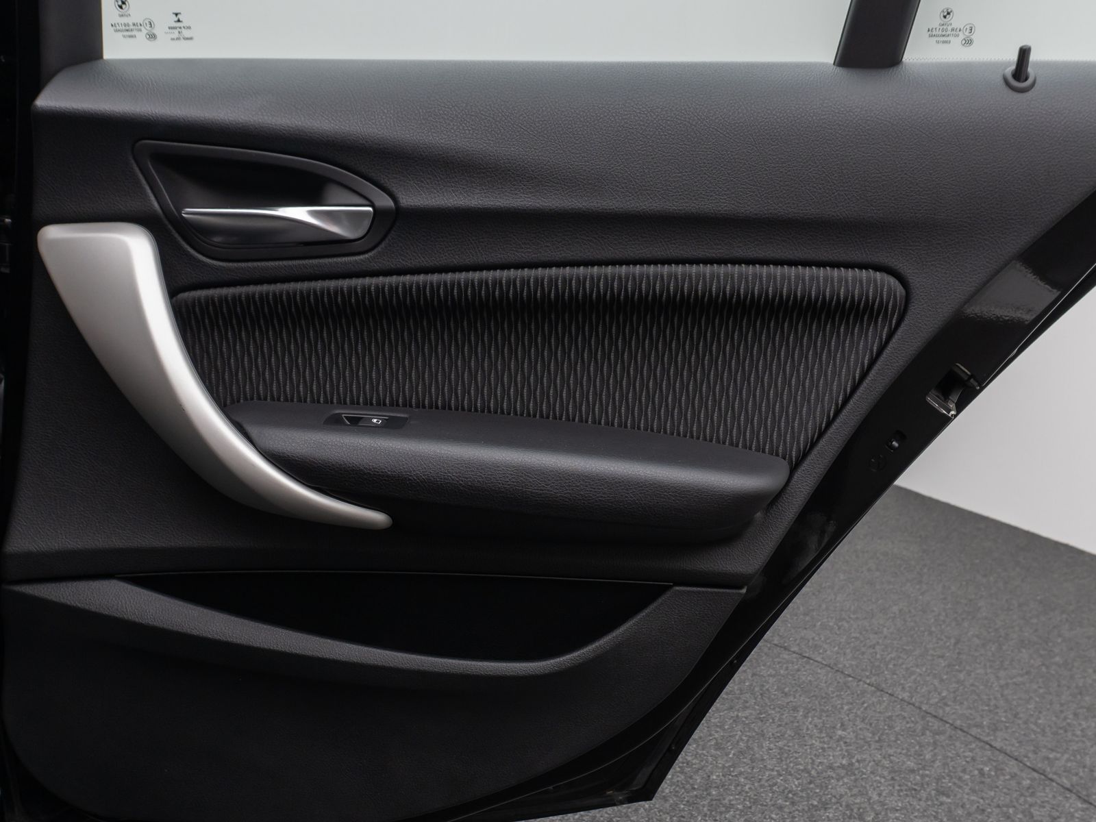 Fahrzeugabbildung BMW 118i PDChinten Sitzheizung Geschwindigkeitsreg.