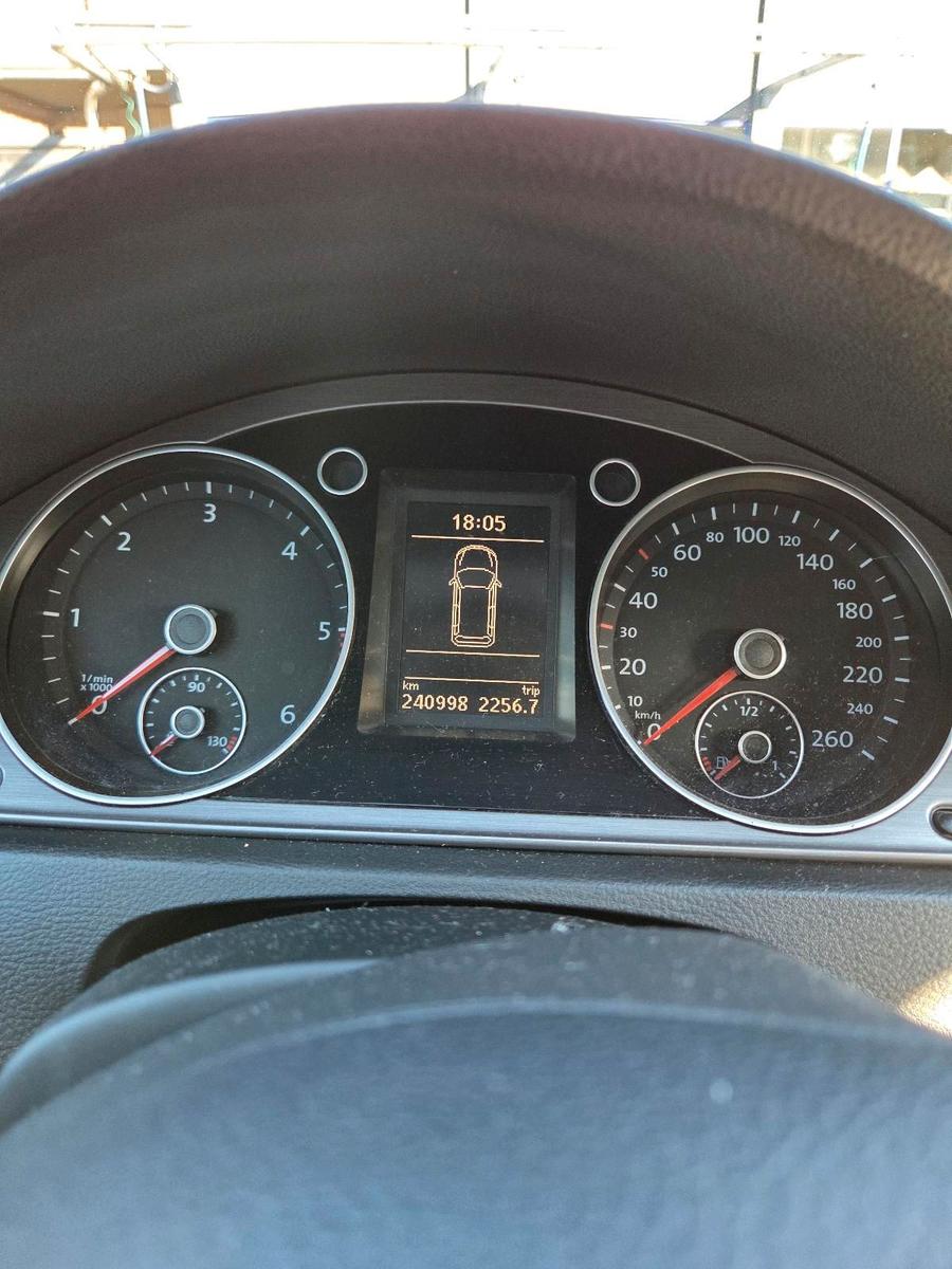 Volkswagen Passat 2012 — photo 14