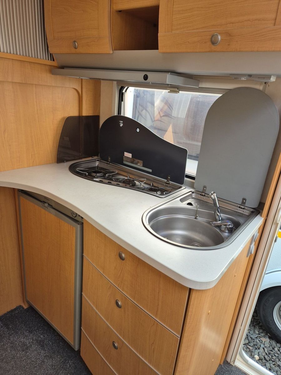 Fahrzeugabbildung Knaus Azur 550 Mover, Batterie, Einzelbetten, Fahrradt