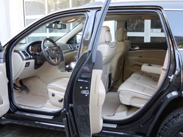 Jeep Grand Cherokee - 12