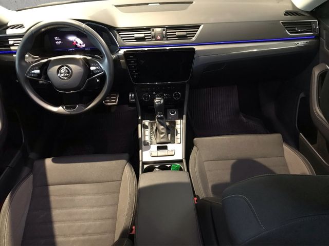 Superb Combi Scout 2.0 TDI 4x4 DSG*BLACK*AHK*