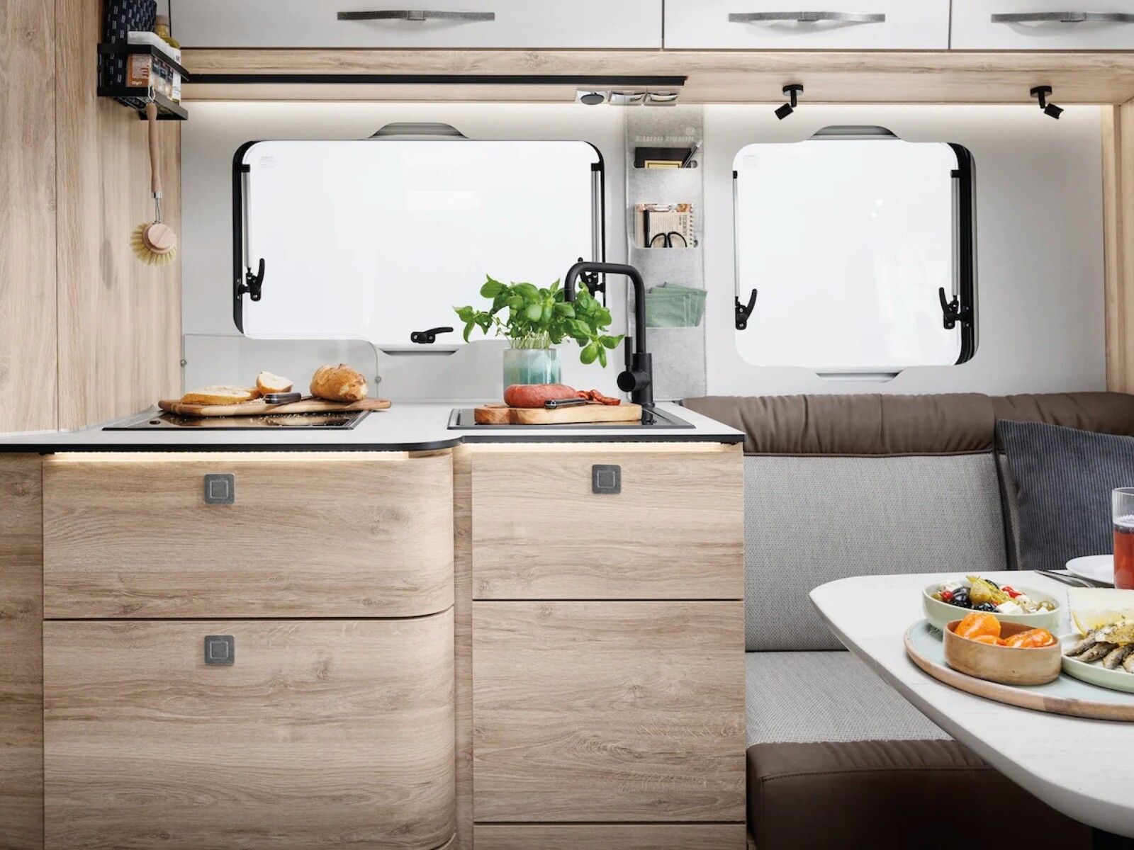 Fahrzeugabbildung Eura Mobil Profila T PT 726 EF Dörr 30 Jahre Sonderedition