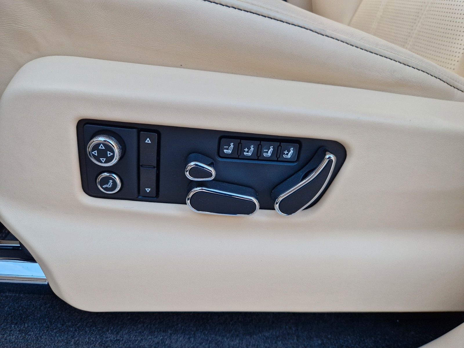 Fahrzeugabbildung Bentley Bentayga V8 Diesel*Massage*AHK*Schiebedach*VOLL