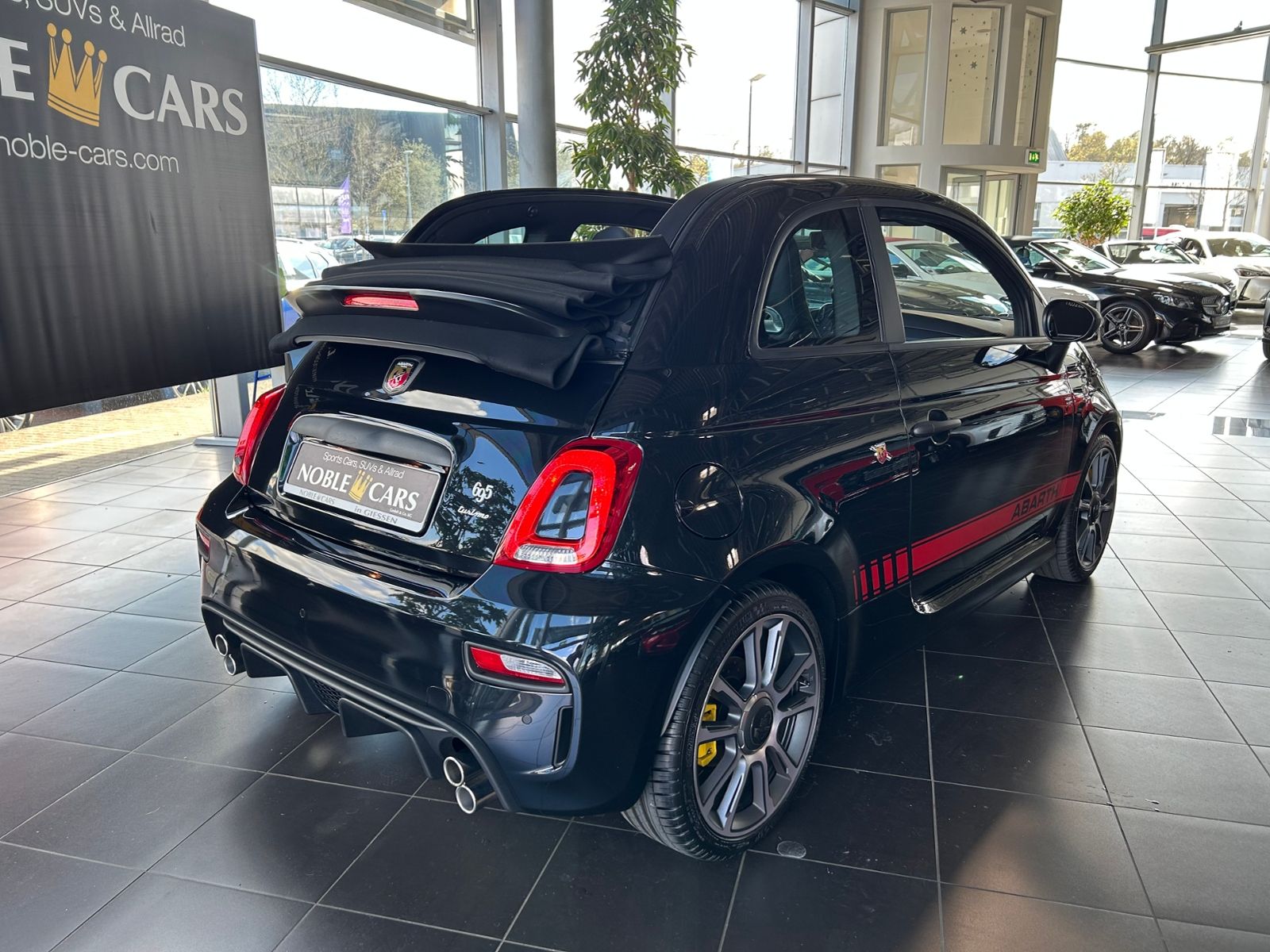 Fahrzeugabbildung Abarth 695C Cabrio Aut. LEDER CARPLAY PDC ALU