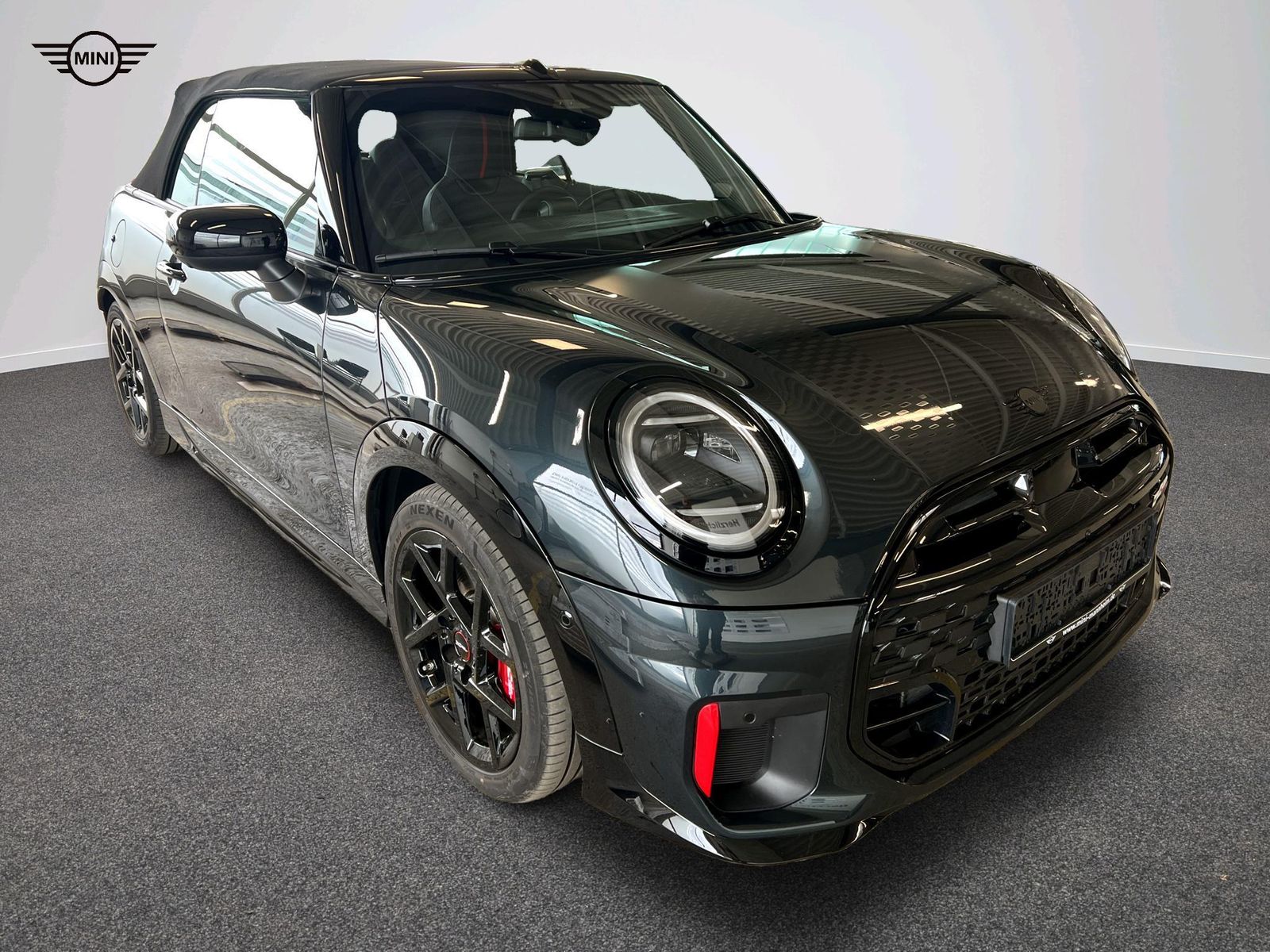 MINI John Cooper Works Cabrio - Bild 2