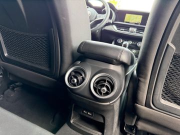 Alfa-Romeo Stelvio - 11