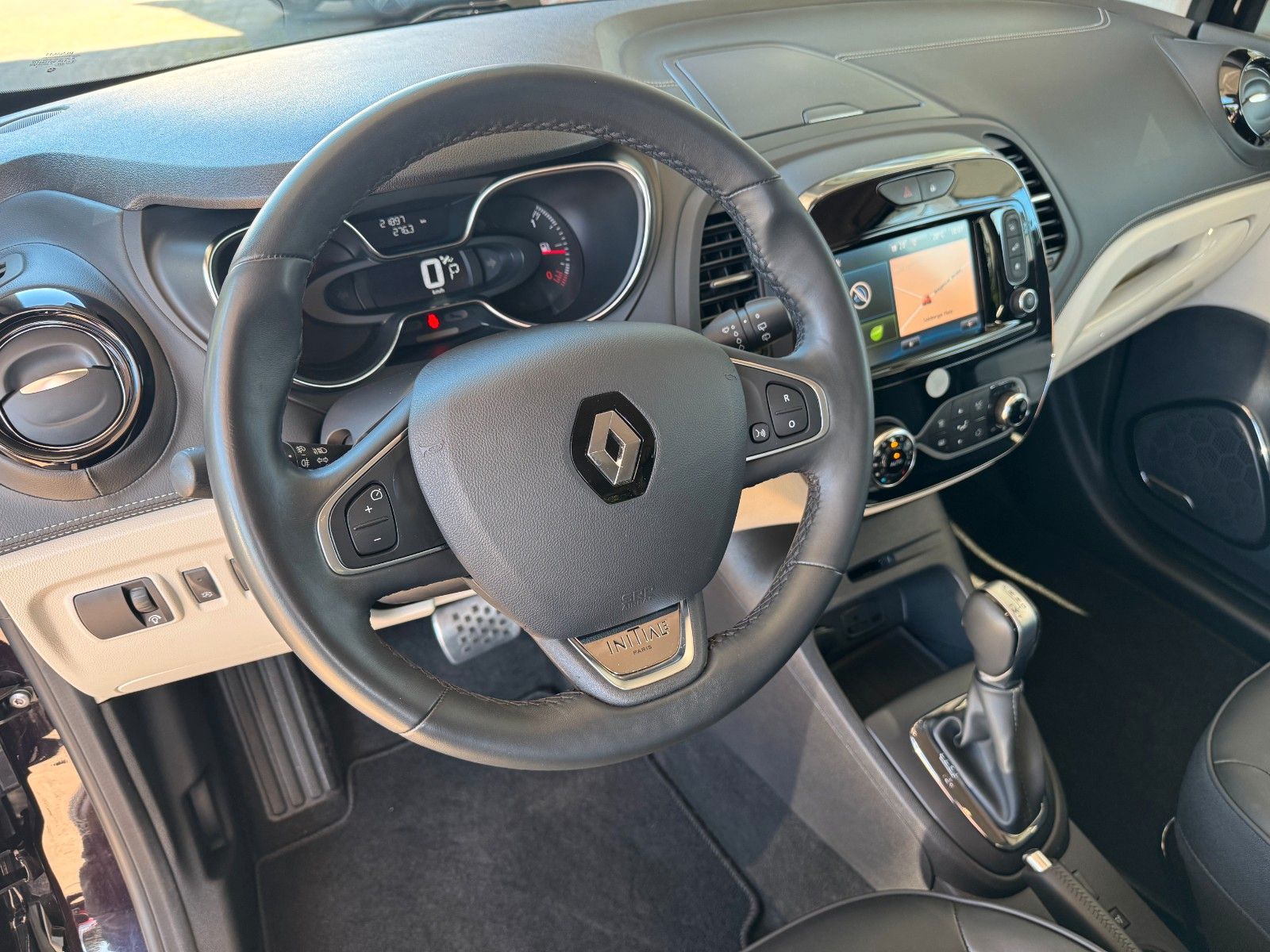 Fahrzeugabbildung Renault Captur Initiale Paris Navi/Leder/Kamera/21Tkm