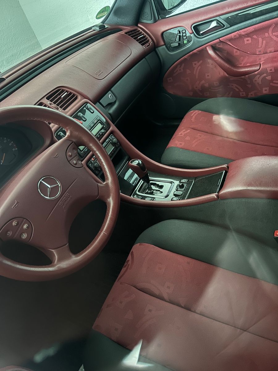 Fahrzeugabbildung Mercedes-Benz CLK 320 AVANTGARDE * 1.HAND *