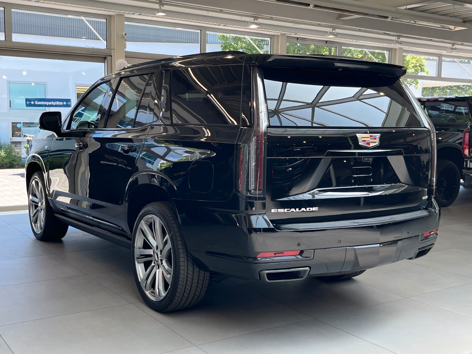 Fahrzeugabbildung Cadillac Escalade Sport Platinum 6.2 V8  4x4 LPG