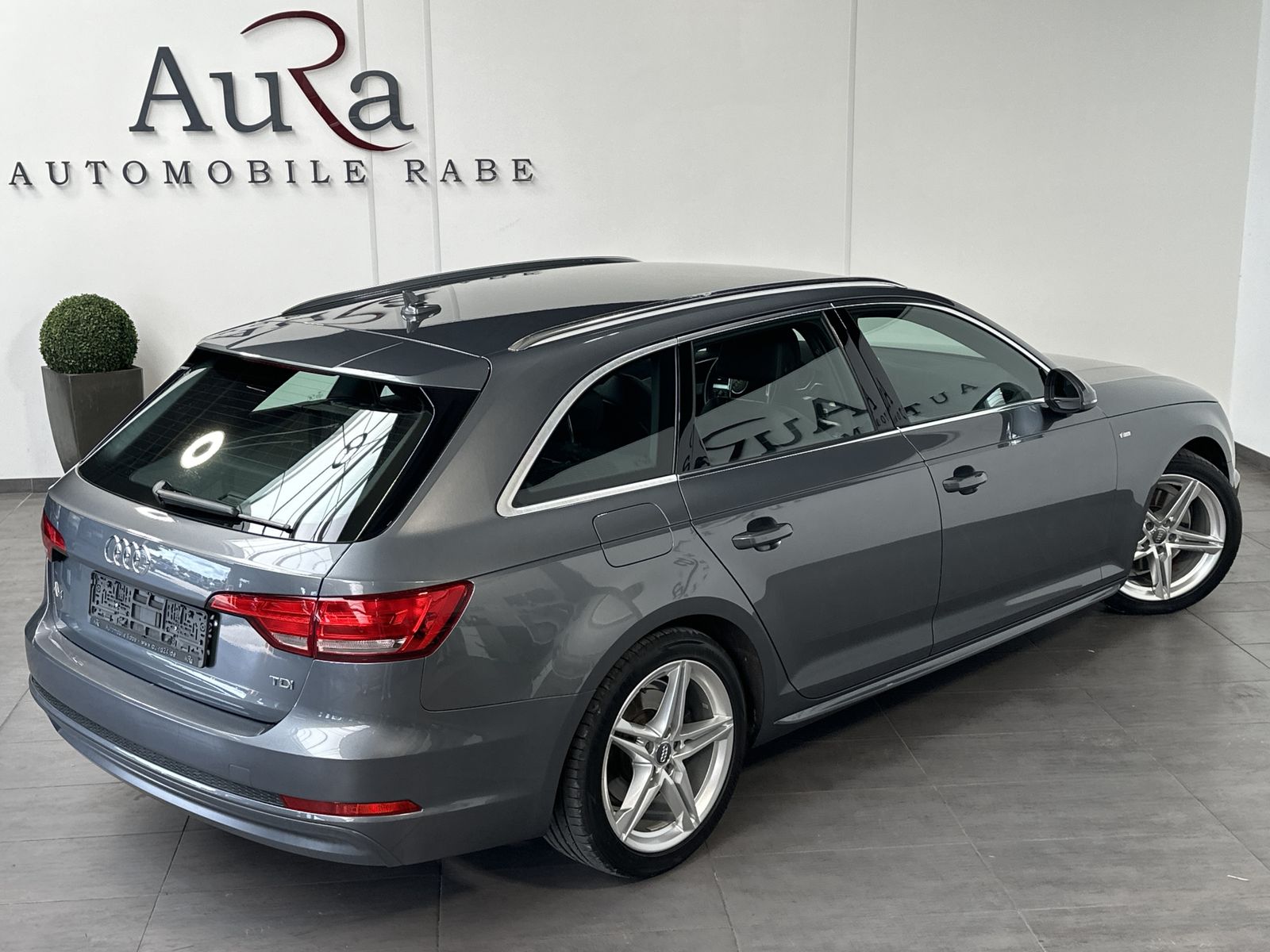 Fahrzeugabbildung Audi A4 Avant 2.0 TDI S-Line NAV+XEN+DIGDISPLAY+18ZO