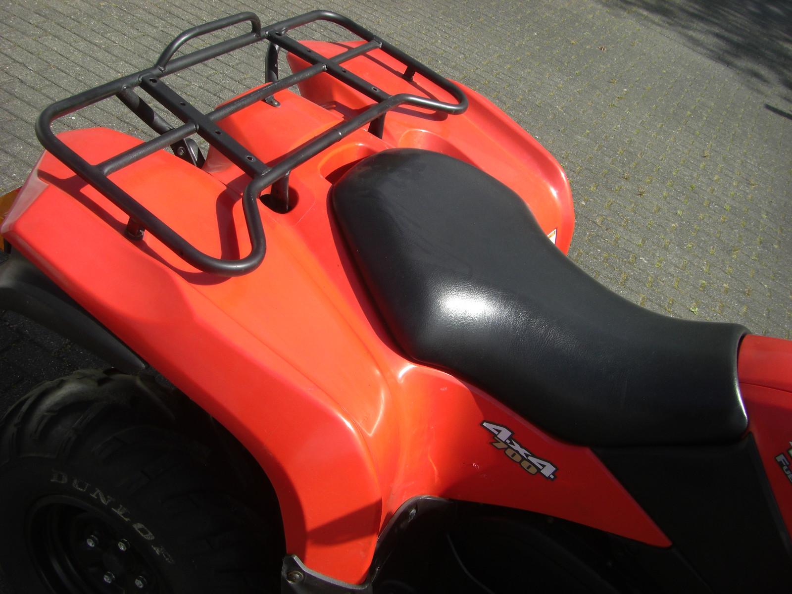 Suzuki  2006 — engine 695 cm³, 49 HP (36kW)