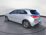 Hyundai i30 1.4 T-GDI Style Navi AHK Lenkradhzg. - Hyundai i30: Silber