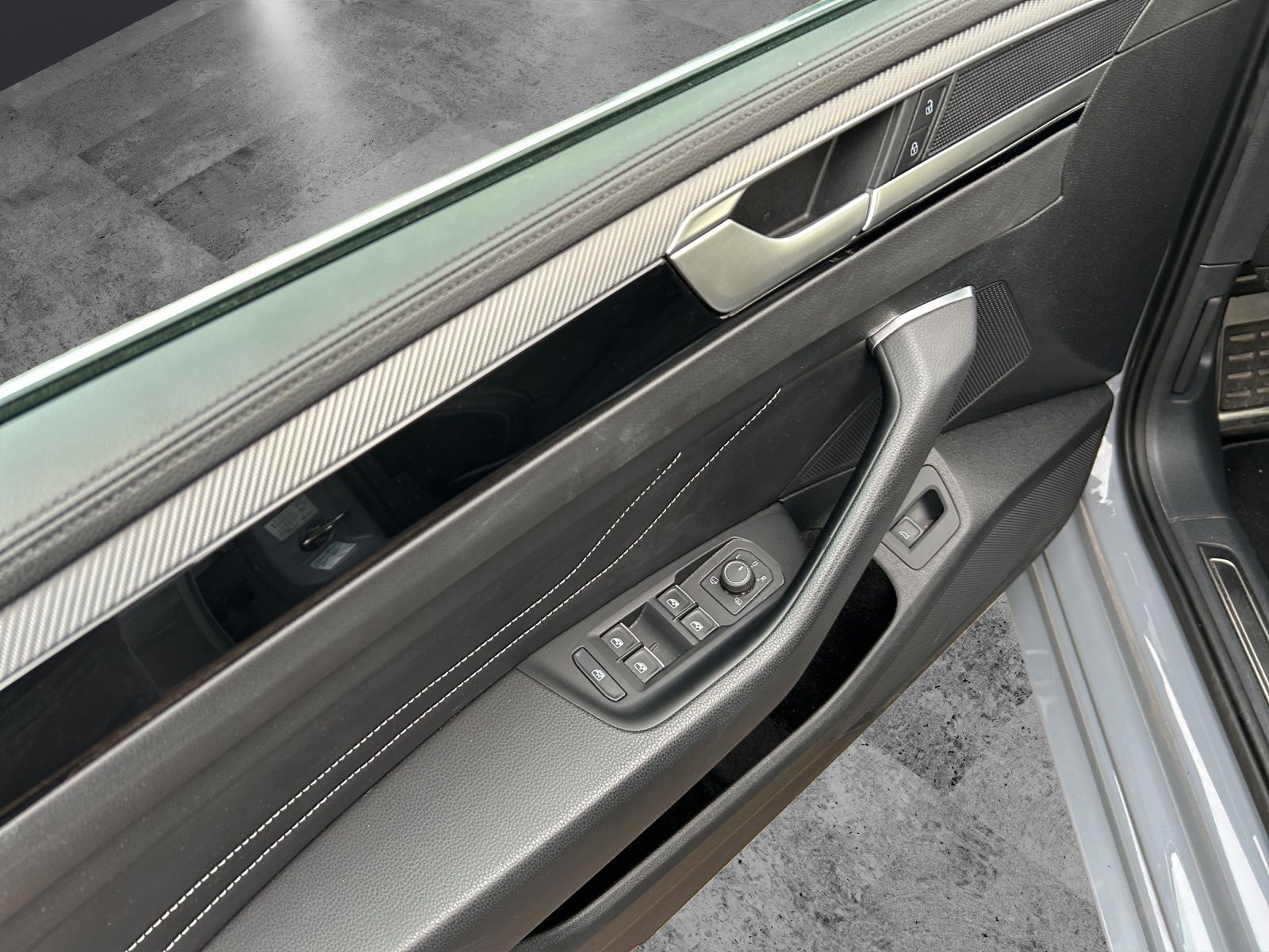 Fahrzeugabbildung Volkswagen Arteon SB R-Line TDI DSG LED ACC SHZ PDC Navi Kl