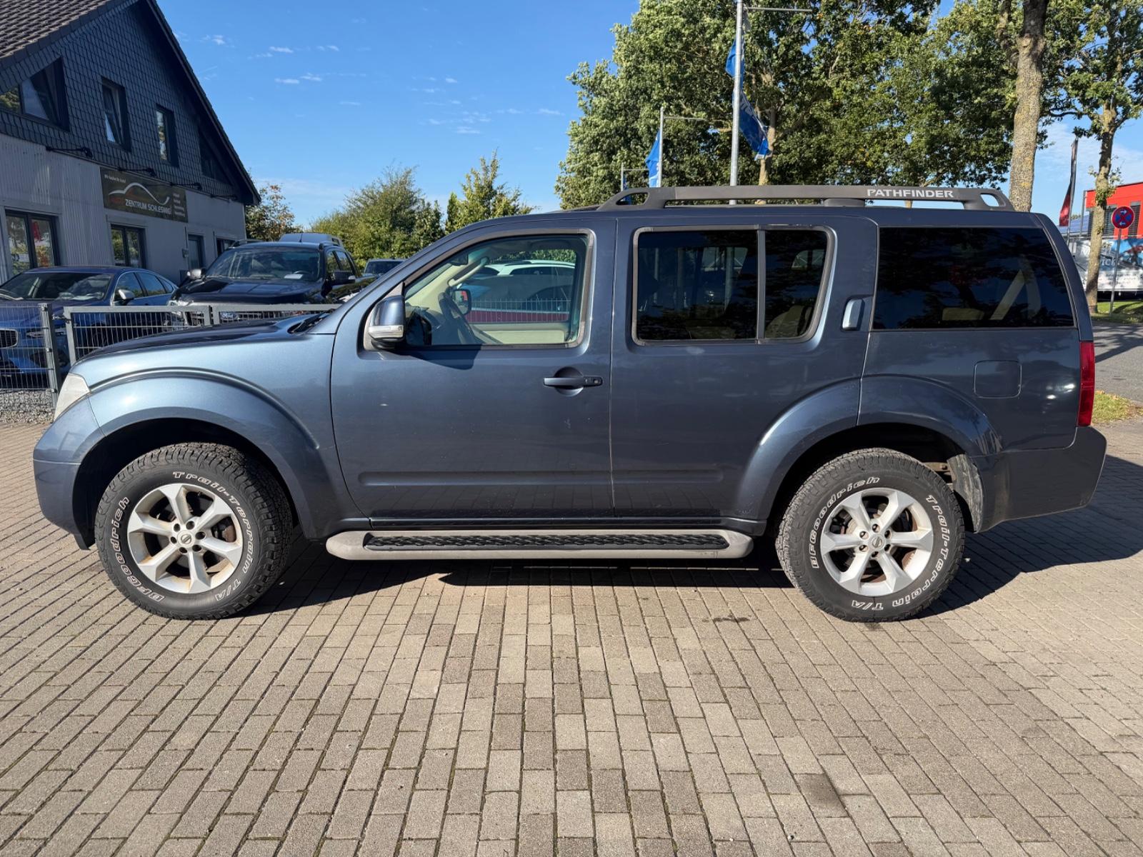 Nissan Pathfinder LE 2.5 dCi 171 ch BVA 4x4 / 7 places / 1ère main / Toit ouvrant / Cuir / Caméra de recul