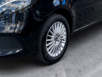 Mercedes V 220 - 5