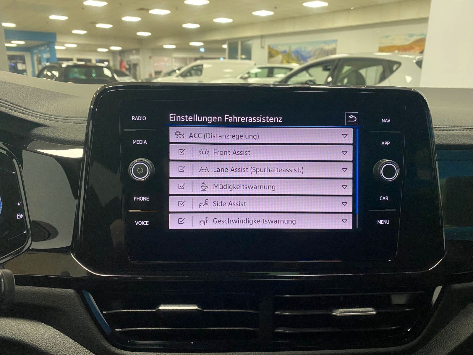 Fahrzeugabbildung Volkswagen T-Roc 2.0 TSI DSG 4MOTION R-Line+AHK+Black Style