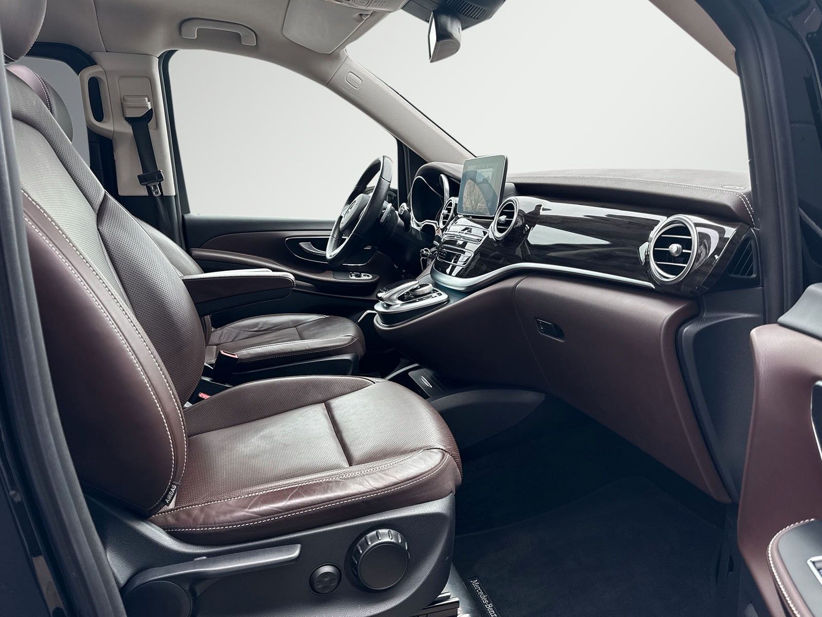 Fahrzeugabbildung Mercedes-Benz V 250 AMG-Line*StnHeiz*Pano*Leder*ACC*Burmaster*