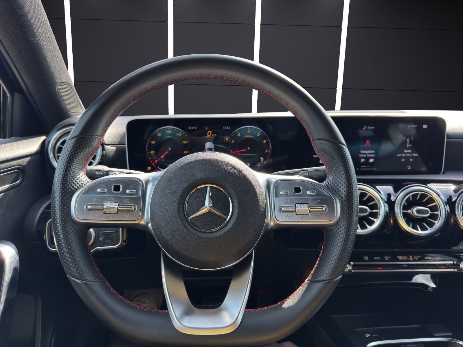 Fahrzeugabbildung Mercedes-Benz A 200 AMG Line LED*Navi*Keyless*Cam