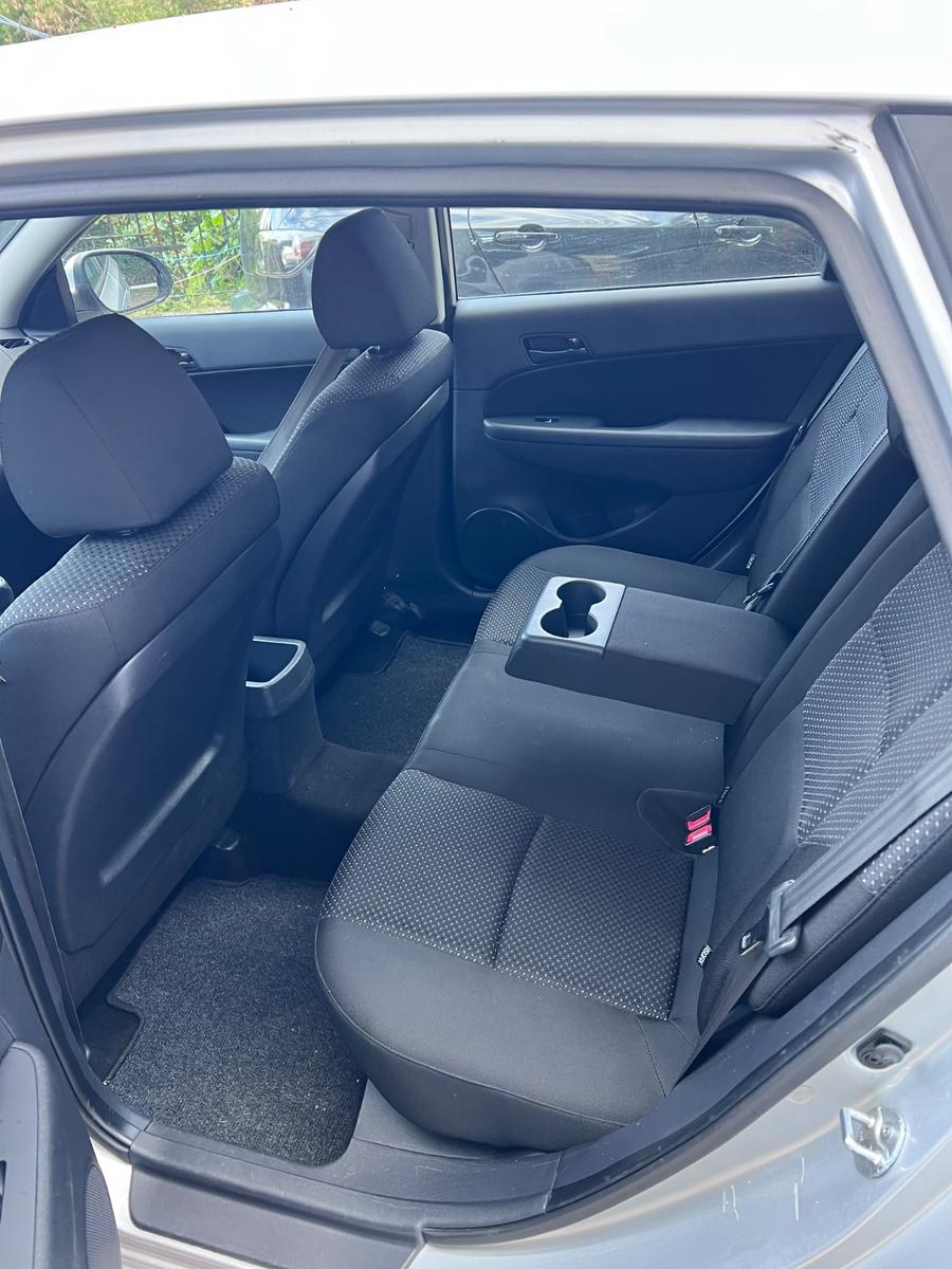 Hyundai i30 2011 — photo 8