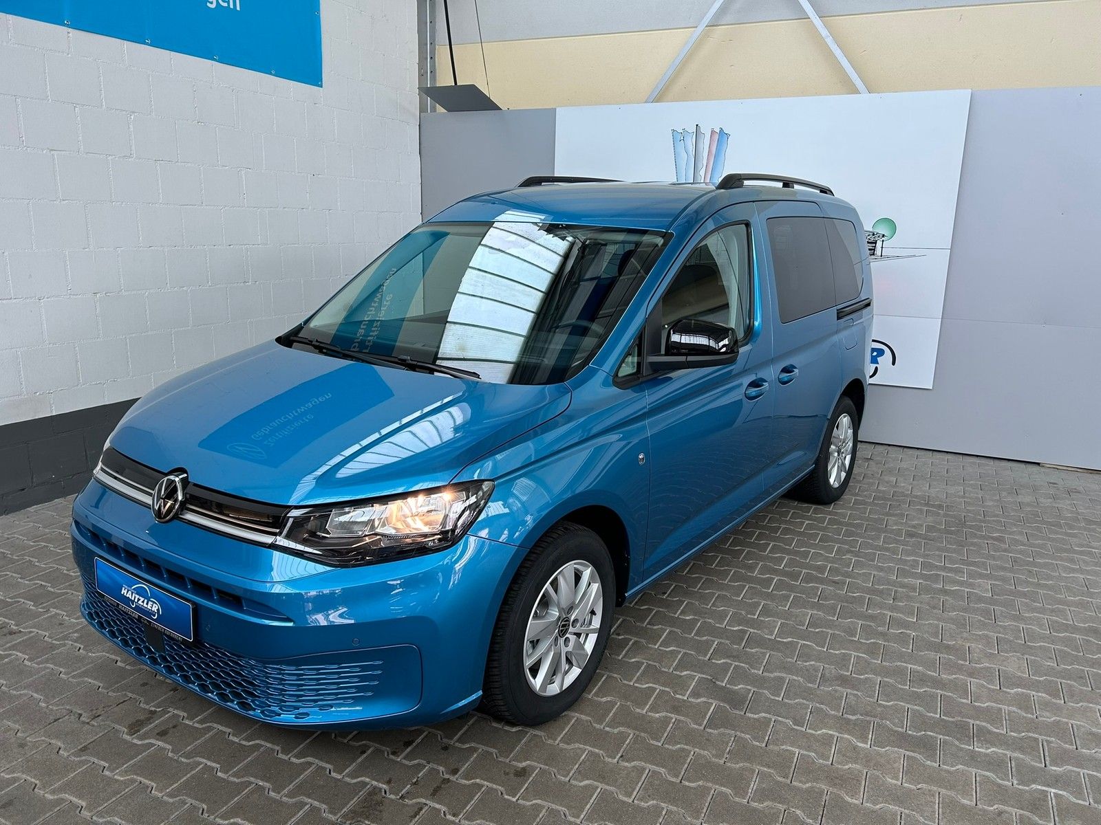 Fahrzeugabbildung Volkswagen Caddy Kombi Life 1,5 TSI +Designpaket+AppConnect