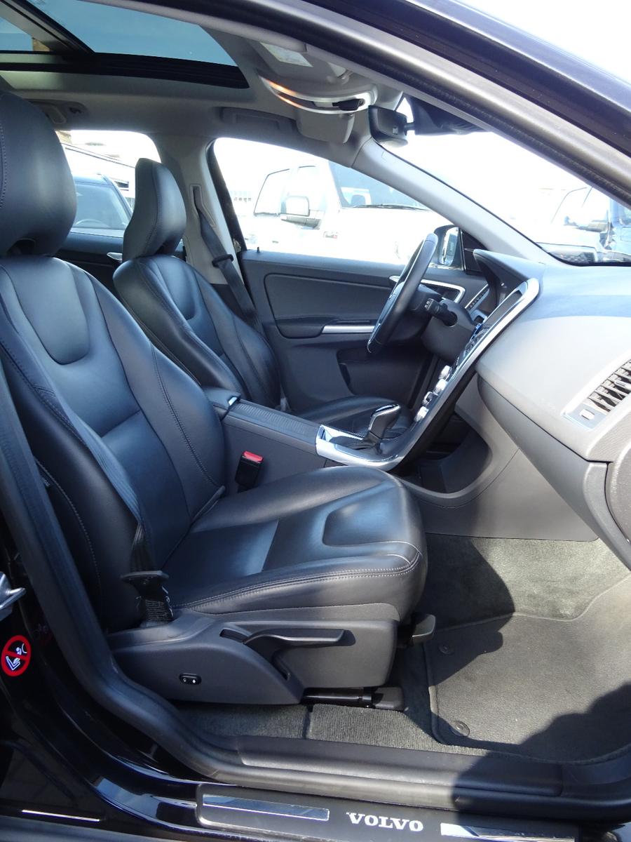 VOLVO XC60 2.0 253ch SUMMUM AWD BVA Toit ouvrant Sièges chauffants cuir - 2EME MAIN