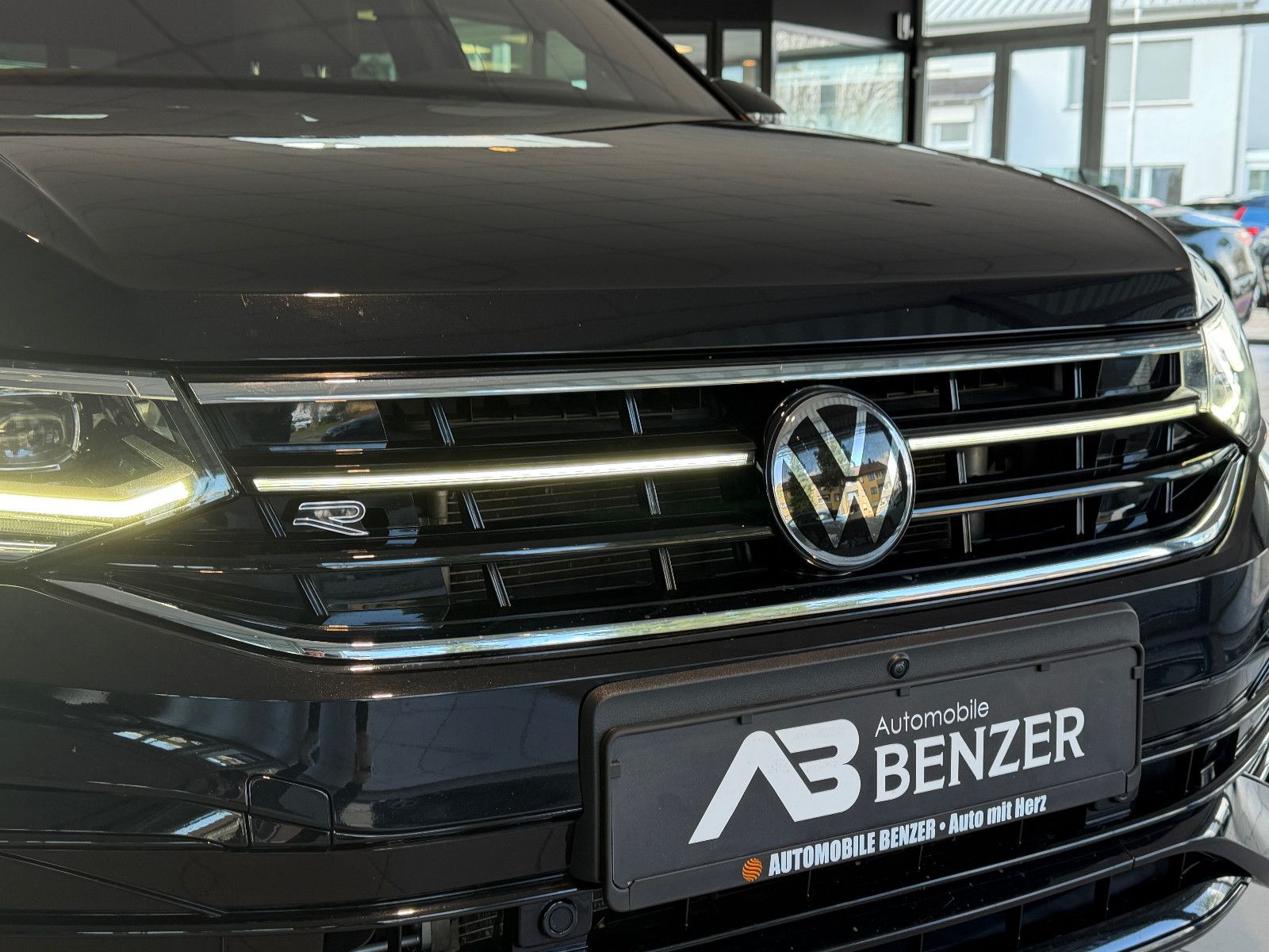 Fahrzeugabbildung Volkswagen Tiguan Allspace R-Line /PANO/HUD/HARMAN-KARDON/