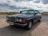 Mercedes-Benz Eleganter Mercedes-Benz C 230 - Mercedes-Benz Coupé aus dem Jahr 1978