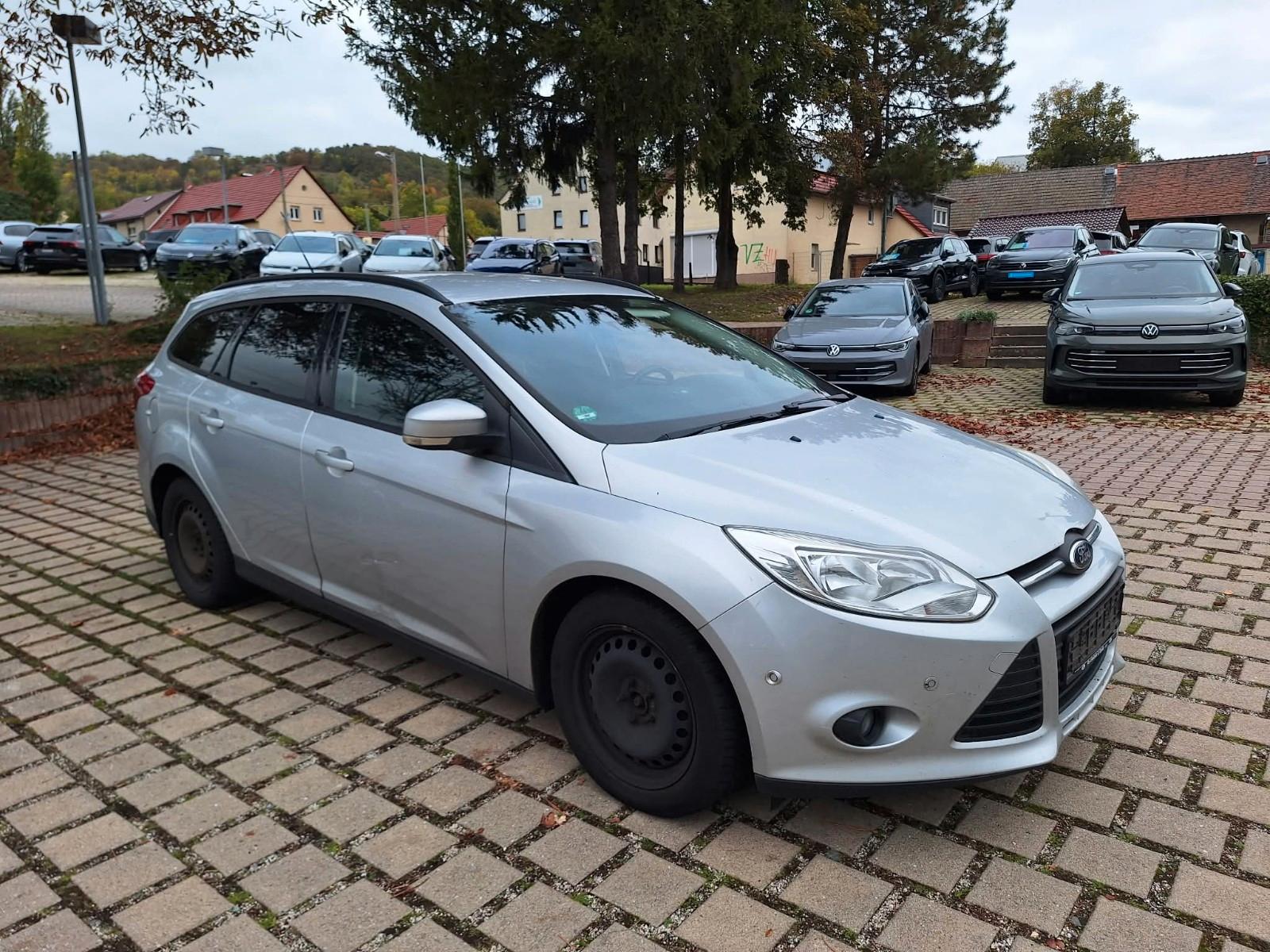 Ford Focus 2013 — rear view
