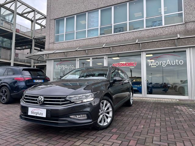 Volkswagen PASSAT 2.0TDI DSG NAVI RETROCAMERA EURO6D FARI L