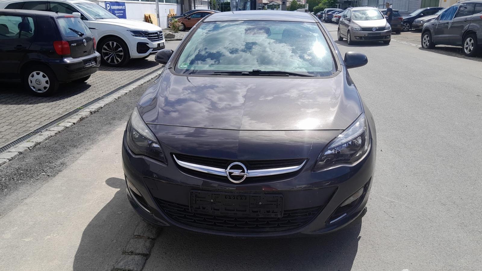 Opel Astra J Lim. 5-trg. Active