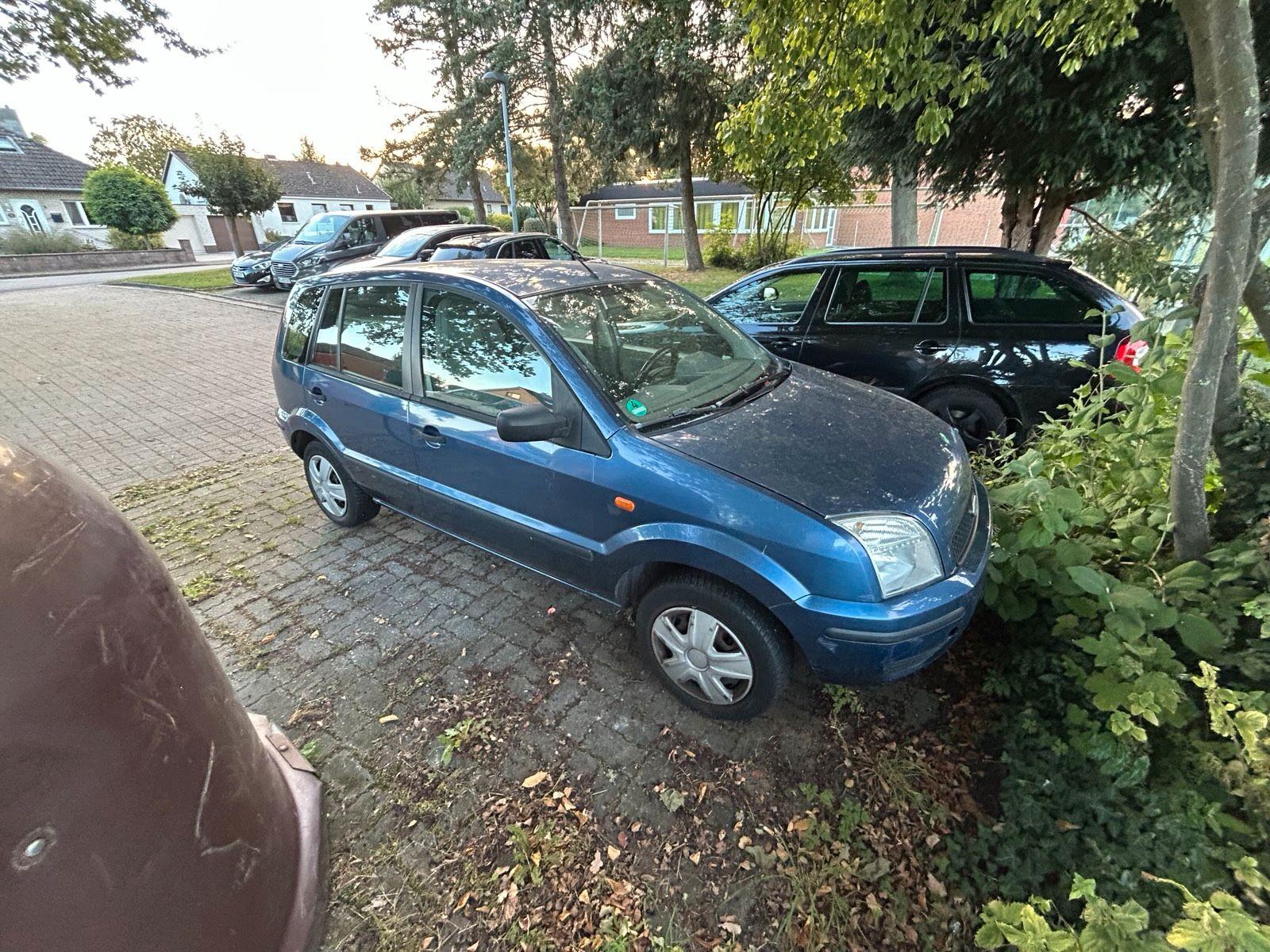 Ford Fusion 2005 — вигляд ззаду