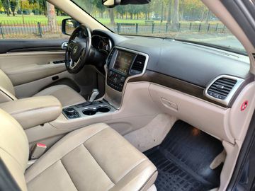 Jeep Grand Cherokee - 12