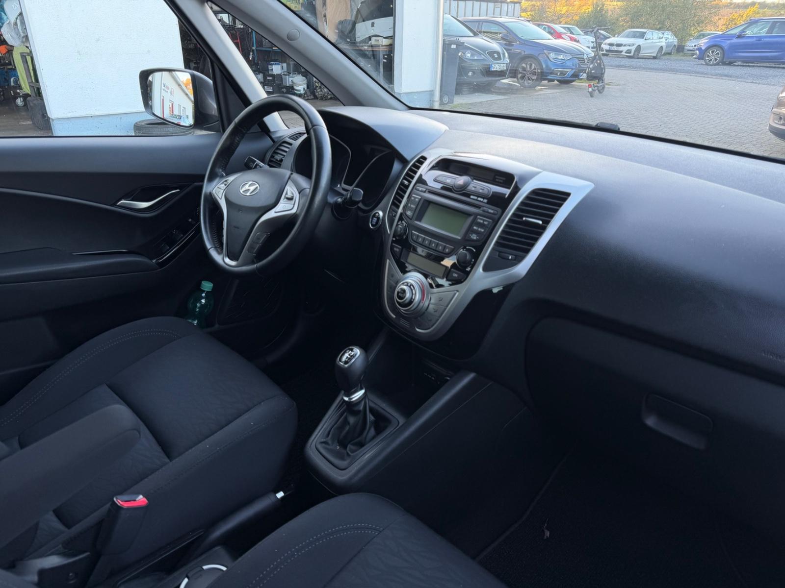 Hyundai ix20 2011 — photo 19
