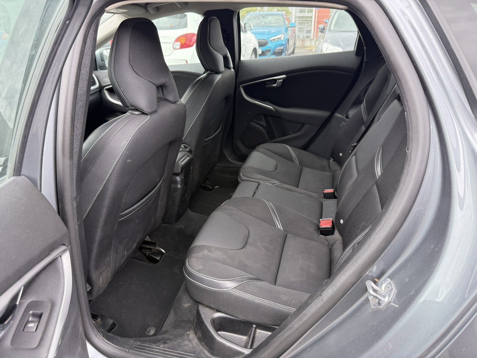 Fahrzeugabbildung Volvo V 40 T2 2.0 Momentum (EURO 6d-TEMP)