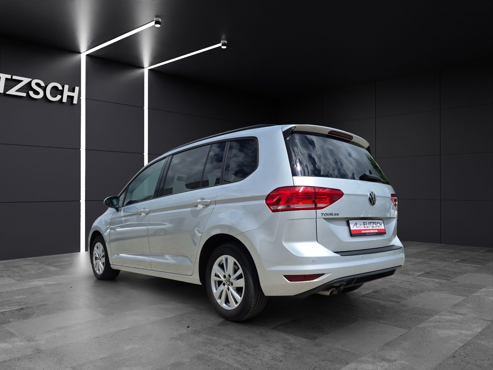 Fahrzeugabbildung Volkswagen Touran TDI Comfortline DSG AHK Navi PDC SH LM