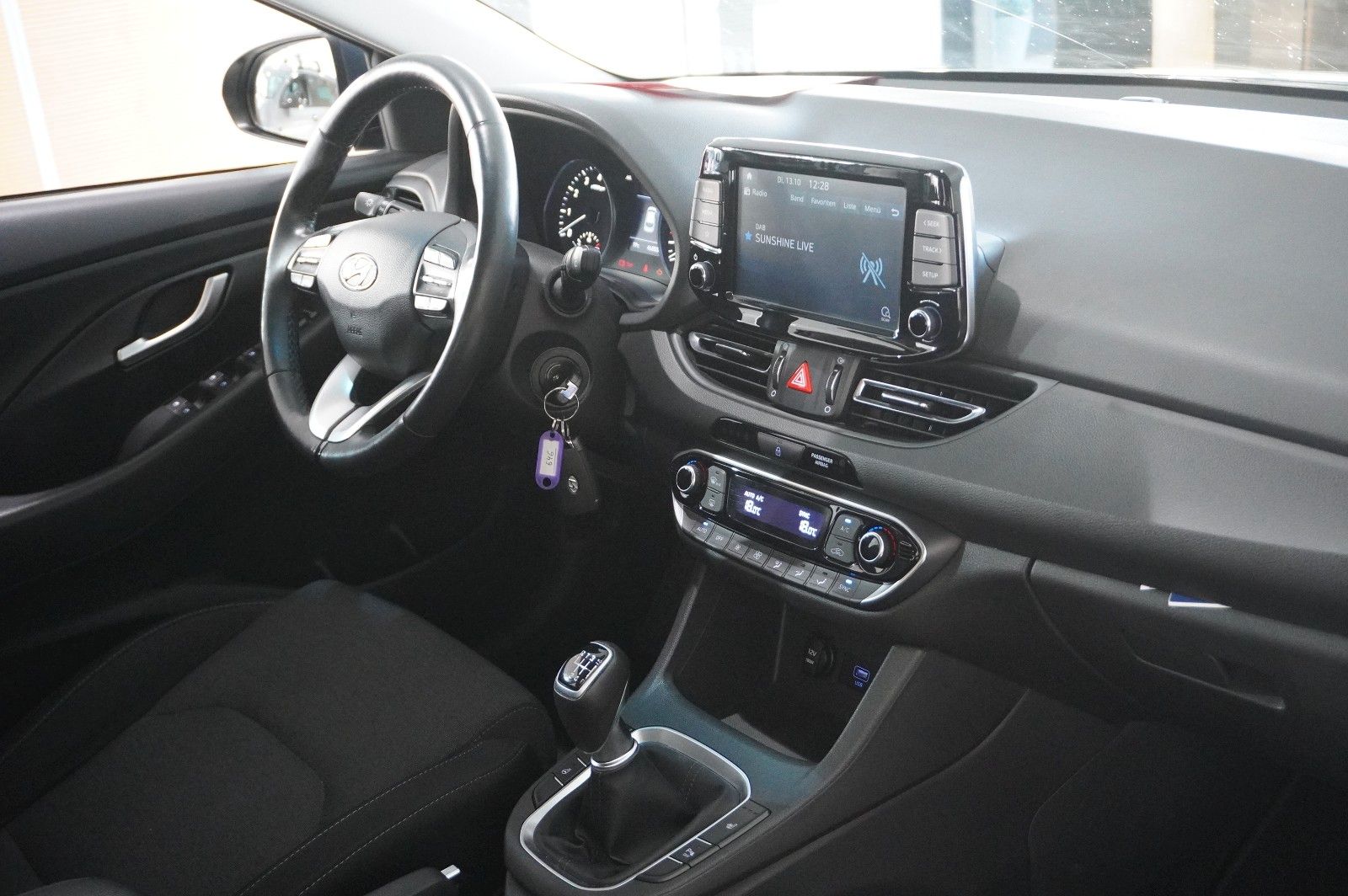 Fahrzeugabbildung Hyundai i30 1.5 T-GDI PURE NAVI/LED/KAMERA/SPORT/SH/AHK