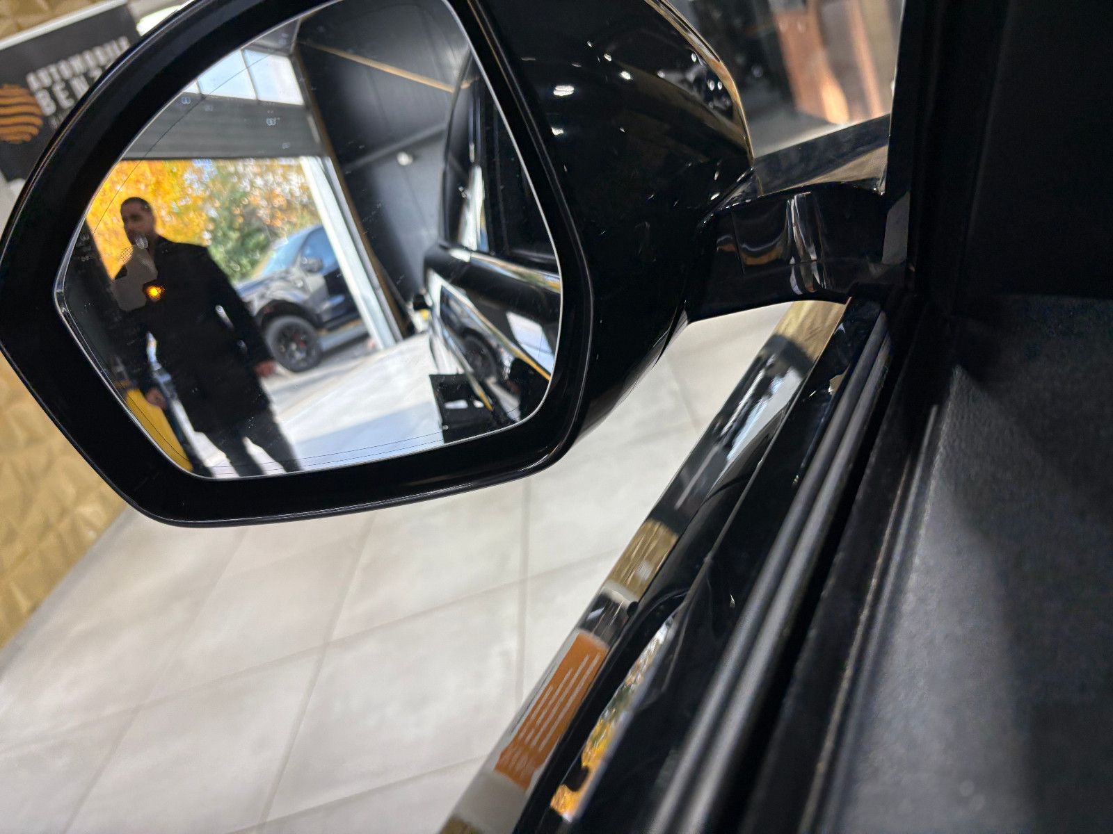 Fahrzeugabbildung Land Rover Range Rover Velar/R-DYNAMIC/PANO/HEAD-UP/ACC