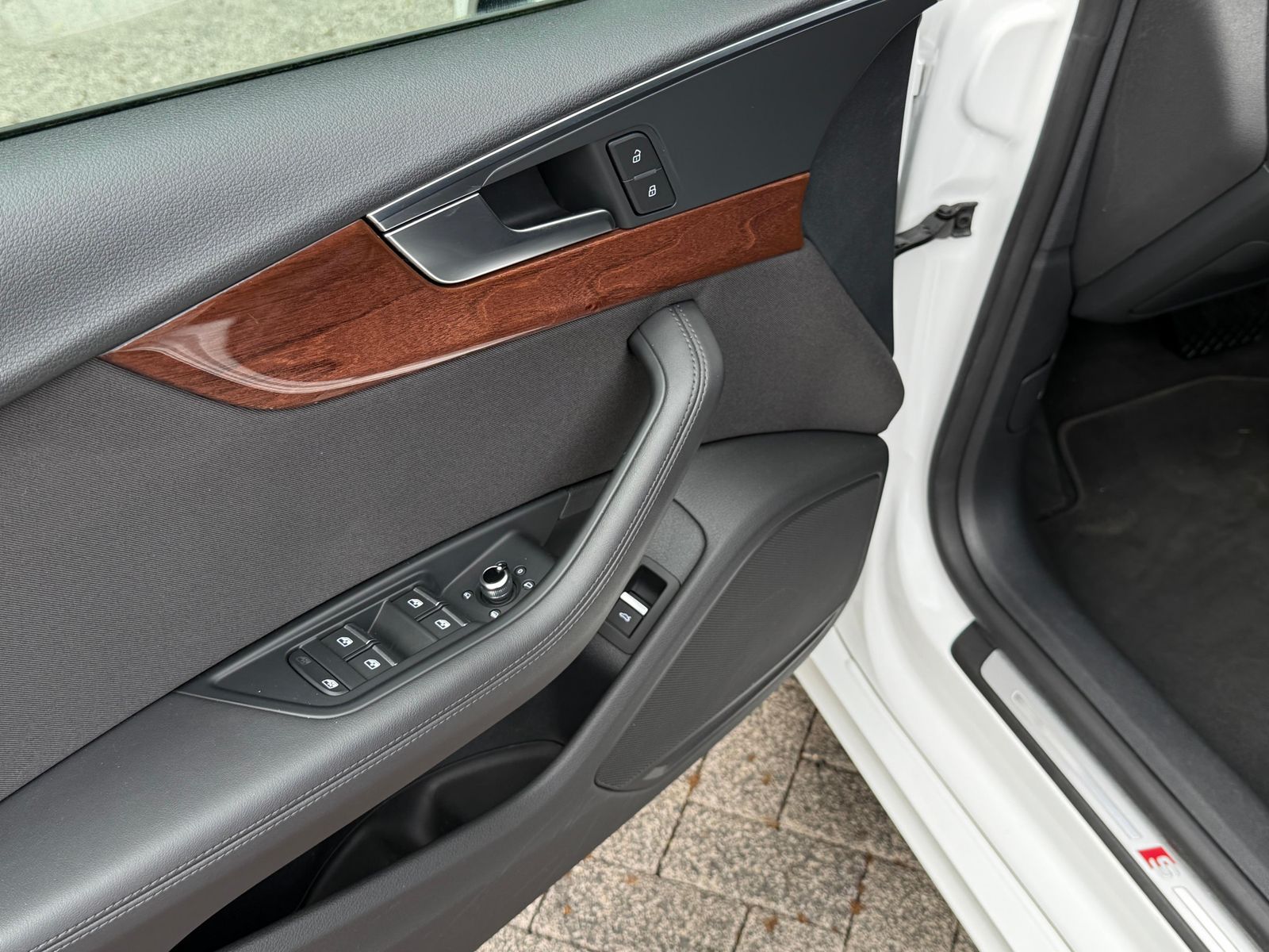 Fahrzeugabbildung Audi A5 Sportback 35 TDI S Line LED+NAV+ACC+SHZ+DAB+