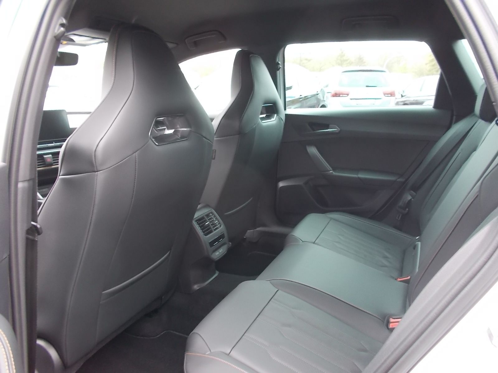 Fahrzeugabbildung CUPRA Leon Sportstourer VZ 2.0 TSI (310 PS) 4Drive DSG