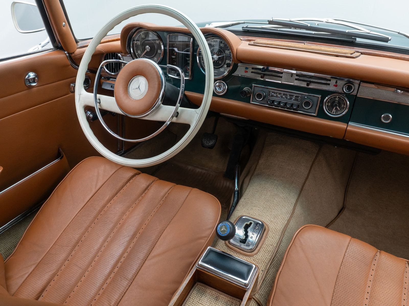 Fahrzeugabbildung Mercedes-Benz 230 SL Pagode H-Zulassung Automatik Leder W113