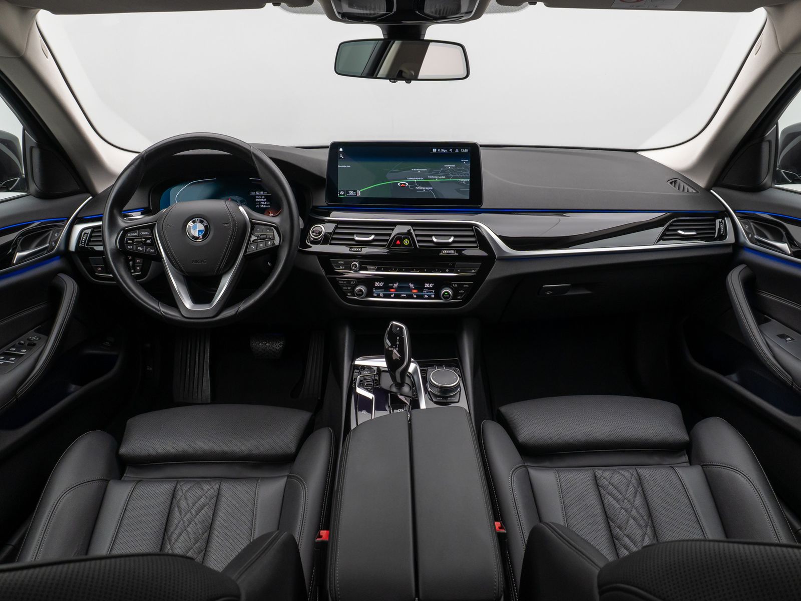 Fahrzeugabbildung BMW 520d Kamera Laser HUD DAB HiFi Stop&Go AHK Sport